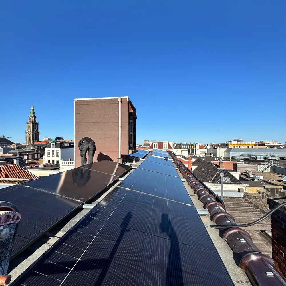Zonnepanelen op een woning in Groningen, geïnstalleerd door Wattwies